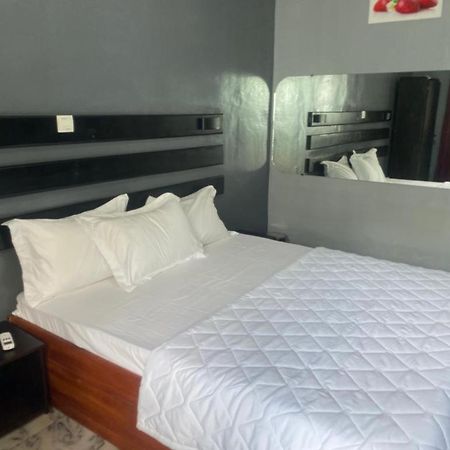 Sunrise Center Bonapriso 111 Hotell Douala Exteriör bild