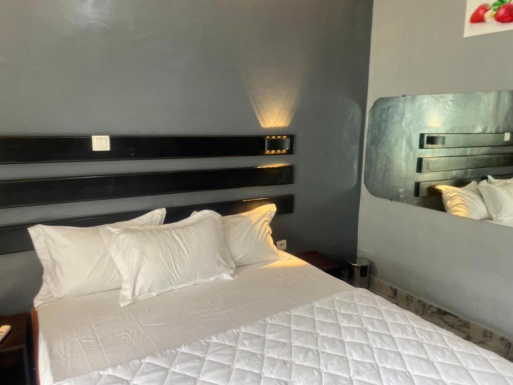 Sunrise Center Bonapriso 111 Hotell Douala Exteriör bild