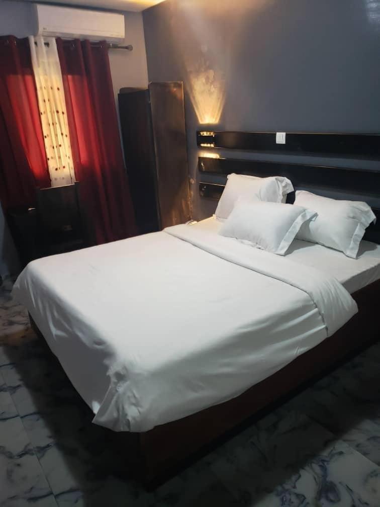 Sunrise Center Bonapriso 111 Hotell Douala Exteriör bild