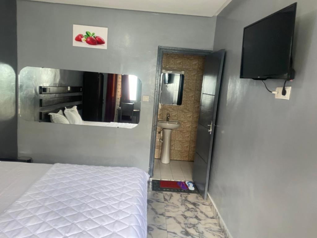 Sunrise Center Bonapriso 111 Hotell Douala Exteriör bild