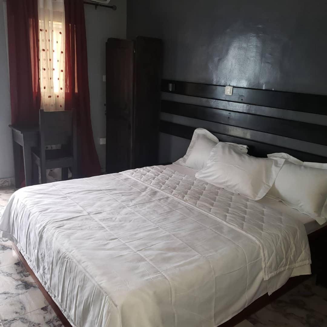Sunrise Center Bonapriso 111 Hotell Douala Exteriör bild